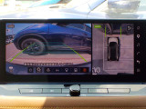 空から見下ろすような視点で、スムーズな駐車と安全確認をサポートする「アラウンドビューモニター」付です。