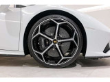 Black brakes calipers