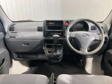 【運転席・助手席】スッキリとしたハンドル周りで使い勝手がいいです★