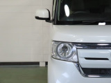 LEDヘッドライトは、点灯の瞬間から光量を発揮し、突然暗くなるトンネルなどでの安定感を高めます。