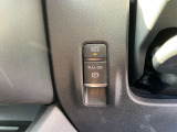 AUTO HOLD機能搭載してあります!ブレーキを踏んで停止すると、自動的にブレーキ力を保持します。信号待ちや渋滞中などに、ブレーキペダルを踏み続ける必要がなく、足の疲れを軽減してくれます☆
