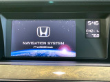【メーカー純正ナビ】インテリアに溶け込むスタイリッシュな「専用設計」メーカーナビを装備♪視認性や操作性など基本性能にも優れ、より上質なカーライフをお楽しみいただけます。
