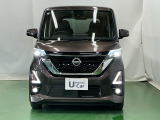 LEDヘッドライトを装備しています。LEDヘッドライトはとても明るく、雨の日や夜間走行も安全・安心です。オートライトコントロール付きで周囲の明るさに応じて自動で点灯・消灯します