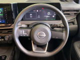 インテリアに合わせたデザインのステアリングは、運転される方のことも考え、運転しやすい形状、大きさです。是非一度、実際に触ってお確かめください。