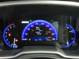 運転席のメータパネル類は常に視界に入る場所ですので、大事なチェックポイントです。ぜひ実際にご乗車ください。