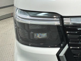 LEDヘッドライトは、点灯の瞬間から最大光量を発揮し、突然暗くなるトンネルなどでの安定感を高めます。