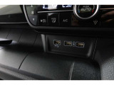 スマートフォンなどの音楽再生が可能なUSB接続ジャック装備車両です♪♪♪