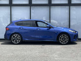BMWを熟知したメカニックによる、360度の納車前点検。ドイツ本国と同様の教育・訓練を受けたメカニックが徹底的に点検、整備した後にお客様にお引渡しします。