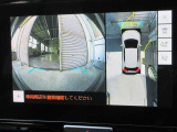 パノラミックビューモニター付きです。車両を上から見たような映像をディスプレイオーディオ画面に表示。運転席からの目視だけでは見にくい、車両周辺の状況をリアルタイムでしっかり確認できます。
