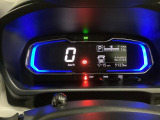 デジタルメーターを採用しブルーのイルミやオレンジのイルミでエコドライブのインジケーターを装備!!