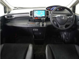 ◆視界広々で非常に運転しやすくロングドライブでも疲れを感じさせないすっきりとまとまったインパネ周りです。