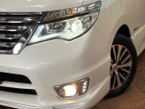 【LEDヘッドライト】悪天候や夜間走行時も良好な視界を確保し安心して運転できる高輝度LEDヘッドライトを装備!点灯速度が早く、消費電力も抑えられています。