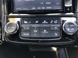 操作しやすいオートエアコン。車内をいつも快適に保つ事が出来ます。
