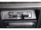 高速道路の利用時に便利なETC。料金所での停車や小銭を探す手間がなくなり快適です♪見た目もすっきりとしたビルトインタイプを装備しています。