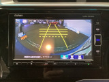 【リアカメラ】車庫入れや後退時に、自分自身の目で見きれない範囲をそっと助けてくれます。モニター越しに状況を確認できる安心感が、毎日の運転をより落ち着いた、スムーズなものへと導きます。