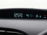 燃費やハイブリットシステムが見れるセンターメーター
