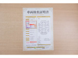 【車両検査証明書】店頭にてクルマの状態が一目で分かる検査証明書を公開中。トヨタ認定検査員が厳しく査定し、状態を点数と図解で表示しています。修復歴はもちろん、傷やヘコミの箇所や程度がご確認いただけます。