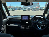 インパネ全体の写真で見た目もわかりやすく、使いやすいお車です。