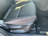 マツダのお車は、自然で疲れずらい運転姿勢を実現すべく、アクセルペダルなどまで拘っている運転席になっております。