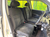 運転席シート廻りは使用感も少なく、良好な状態となっています。前オーナー様が丁寧に使っていたことがよくわかりますね。