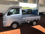 納車前にはプロのメカニックが点検、整備を行いますので安心してお乗り頂けます。
