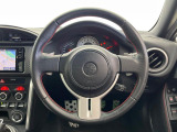 【純正革巻きステアリング】上質な革を使用することで、手にしっかり馴染みとても運転しやすいハンドルです♪