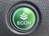 ワンタッチで省燃費走行をサポートするECONスイッチを装備。
