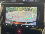 【バックカメラ】駐車時に後方がリアルタイム映像で確認できます。大型商業施設や立体駐車場での駐車時や、夜間のバック時に大活躍!運転スキルに関わらず、今や必須となった装備のひとつです!