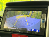 【バックカメラ】駐車時に後方がリアルタイム映像で確認できます。大型商業施設や立体駐車場での駐車時や、夜間のバック時に大活躍!運転スキルに関わらず、今や必須となった装備のひとつです!