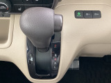 発進時から滑らかに加速する無段階変速のCVTはストップ&ゴーの多い街の中も快適です