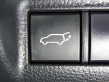 後ろが狭くてもサッと積める。途中で止められる安心のバックドア。後ろの駐車スペースが狭い時に重宝しますよ♪