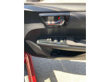 全席パワーウィンドウとなっています。運転席以外もオートになっているのでワンタッチ開閉することが出来ます。