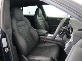Audi車はどの車種も全てレザーハンドルです。そこにはAudiのこだわりがあり質感の高いレザーでしっかりと手に馴染み、高級感を演出します。