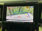 【バックカメラ】駐車時に後方がリアルタイム映像で確認できます。大型商業施設や立体駐車場での駐車時や、夜間のバック時に大活躍!運転スキルに関わらず、今や必須となった装備のひとつです!
