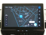 ディスプレイオーディオ(コネクティッドナビ対応)PLUS搭載。T-Connectご契約で2028年12月まで無償で利用できるナビ(期限到来後は有償)と、解約後も利用できる車載ナビが搭載されています。