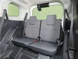 便利な5:5分割可倒式シートです。収納と乗車人数のバランスに優れています♪荷物の大きさに応じたラゲージスペースをフレキシブルに作り出せるので、シーンに応じた使い方ができます♪