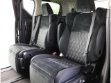 ゆとりある広々とした車内空間は、ドライブを始め買い物やレジャーなど、幅広く活躍します。一人でもみんなとでもお出かけを楽しみましょう!