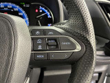 レーダークルーズコントロール(全車速追従機能付)付きです。車速に応じて追従支援してくれるので、ロングドライブも快適です。詳細は販売店スタッフまでおたずねください。