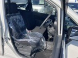 見通しのよいすっきりとした視界と、程よいホールド感でゆったり座れて快適なフロントシート。運転のしやすさは疲れにくさにも繋がりますよ♪