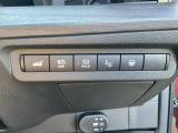 運転席の右側に各種スイッチがまとめられています。