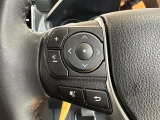 ステアリングスイッチ付き。前方から目を離すことなく操作することが可能です。