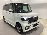 狭い駐車場でも、スライドドアならチャイルドシートへのお子さまの乗降や荷物の積載もスムーズ。