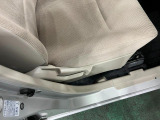 痛みの出やすい運転席シートの角、フロアマット、座面、ともに良好です