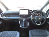 見通しのよいすっきりとした視界で、誰でも運転しやすいです。運転のしやすさは疲れにくさにも繋がりますよ♪