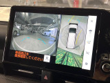 【パノラミックビューモニター】専用のカメラにより、上から見下ろしたような視点で360度クルマの周囲を確認することができます☆死角部分も確認しやすく、狭い場所での切り返しや駐車もスムーズに行えます。