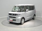 【左前斜め】 どこから見ても端正な佇まい。流行に左右されないカラーとデザインは、飽きることなく長く連れ添える魅力があります。毎日の運転がちょっと楽しみになる表情です。