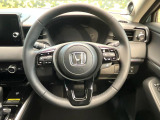 インテリアに合わせたデザインのステアリングは、運転される方のことも考え、運転しやすい形状、大きさです。是非一度、実際に触ってお確かめください。