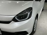 LEDヘッドライトは、点灯の瞬間から最大光量を発揮し、突然暗くなるトンネルなどでの安定感を高めます。