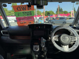 見通しのよいすっきりとした視界で、誰でも運転しやすいです。運転のしやすさは疲れにくさにも繋がりますよ♪