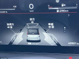 スピードメーター上に運転をサポートする様々な情報を表示してくれます。